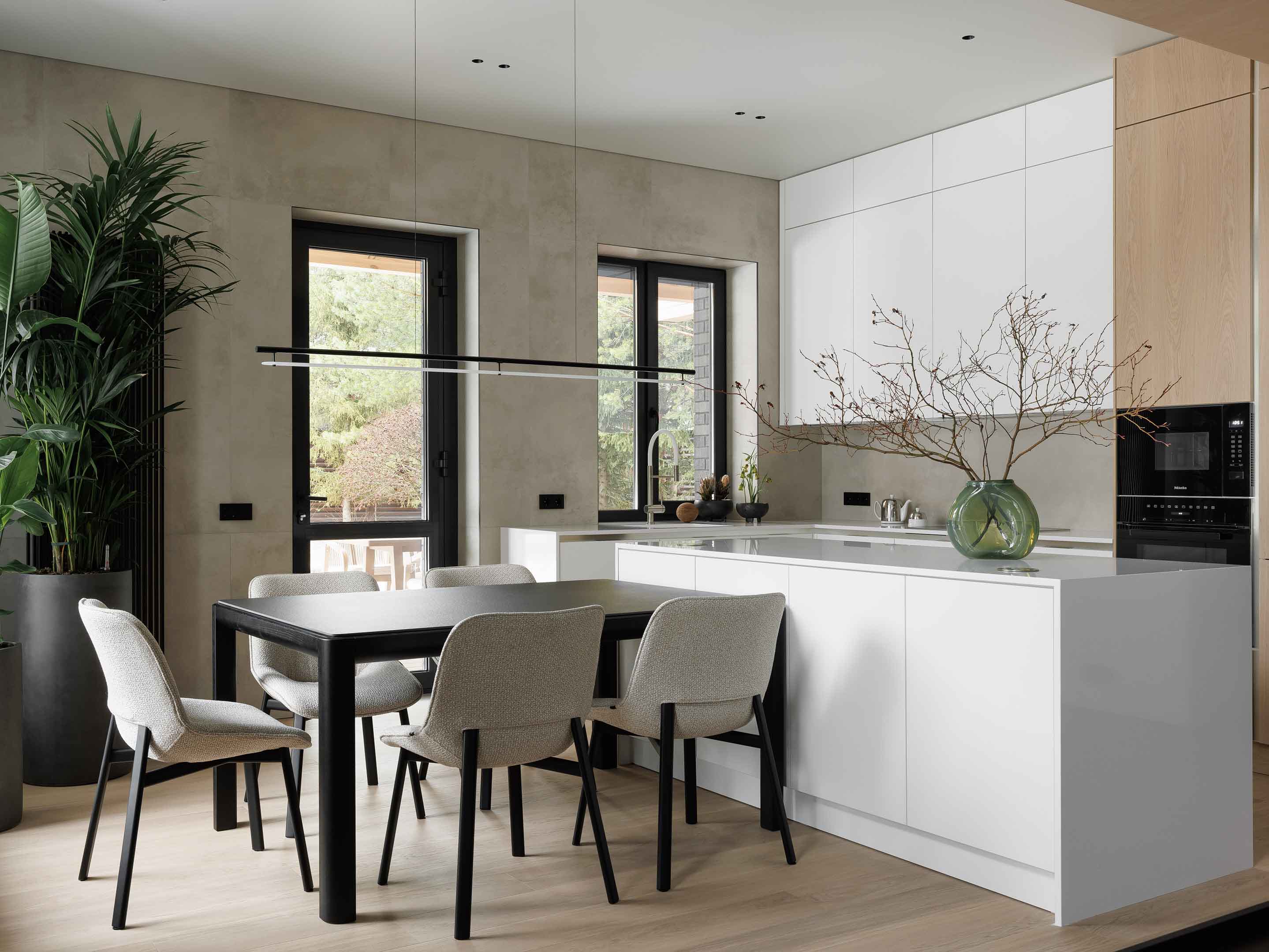 Цвет шпона фасадов из кухни плавно перетекает в гостиную - проекты Setus Design